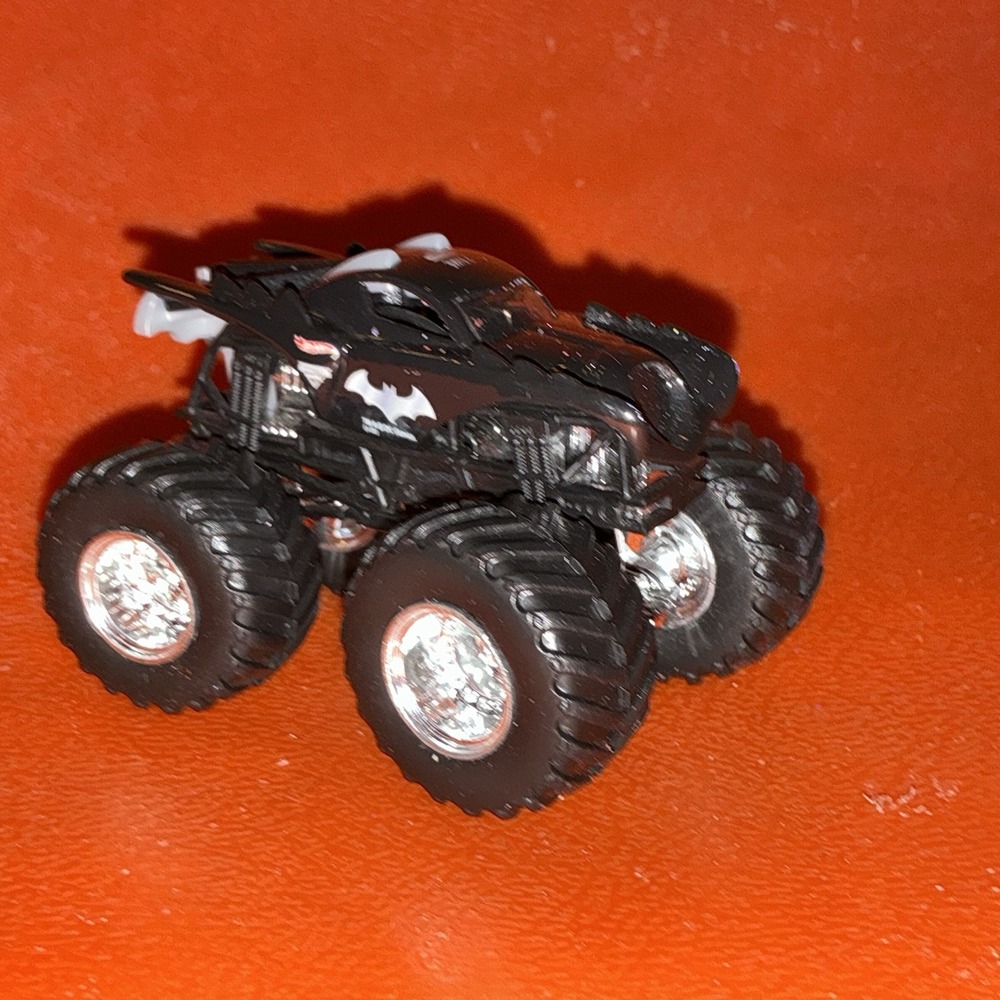Hot Wheels Monster Jam BATMOBILE Batman Truck 2 Time Racing Champion 1:24
